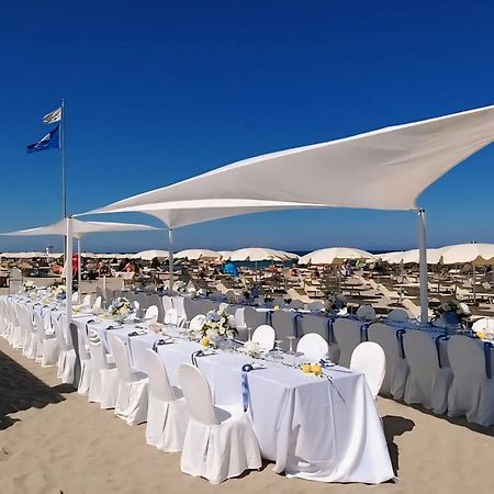 Hotel Baltic Misano Adriatico Buitenkant foto