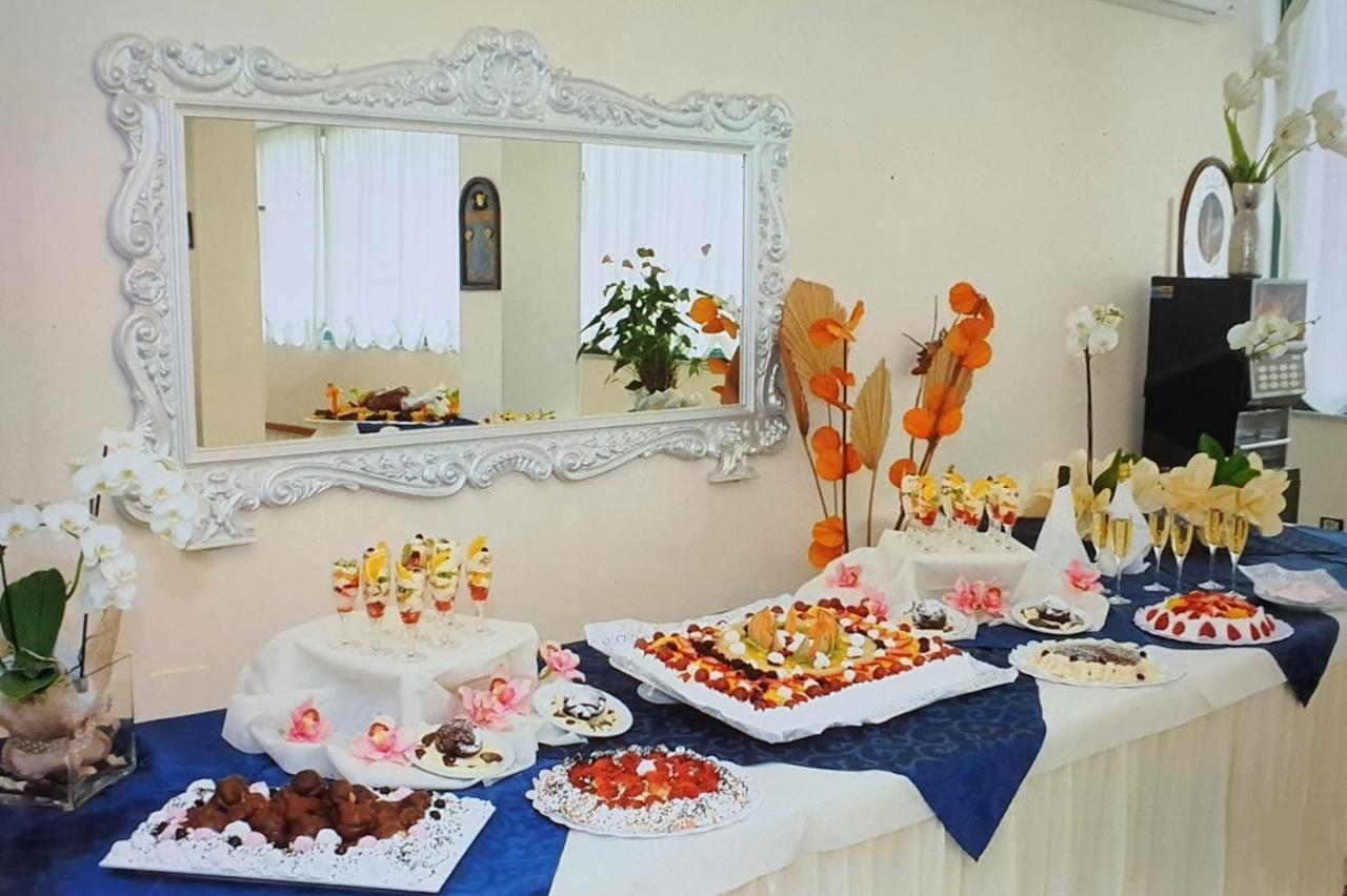 Hotel Baltic Misano Adriatico Buitenkant foto