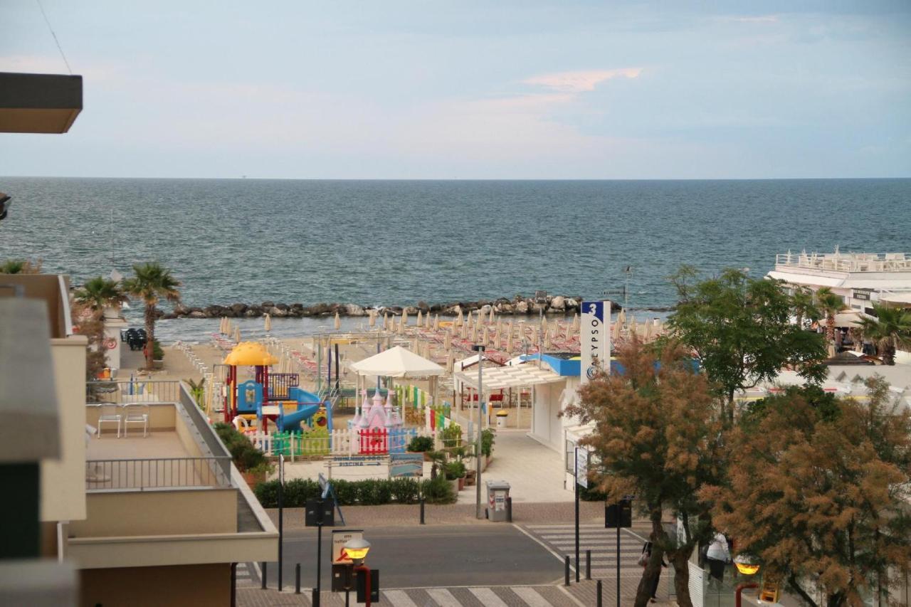 Hotel Baltic Misano Adriatico Buitenkant foto