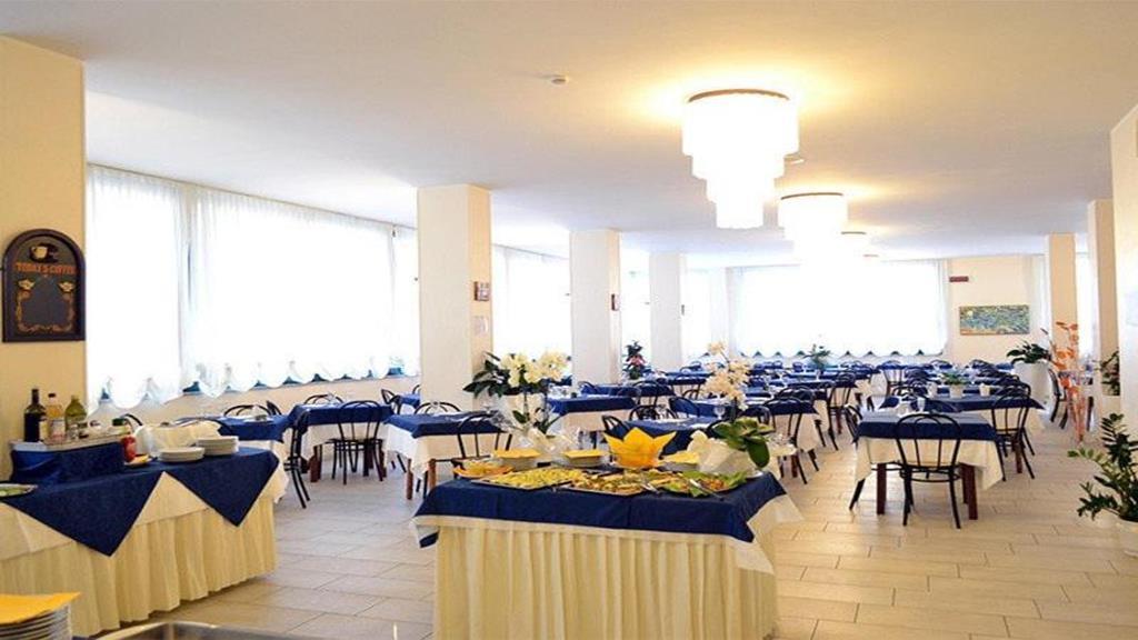 Hotel Baltic Misano Adriatico Buitenkant foto