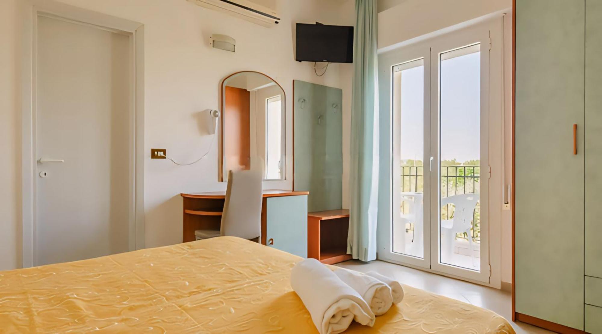 Hotel Baltic Misano Adriatico Buitenkant foto
