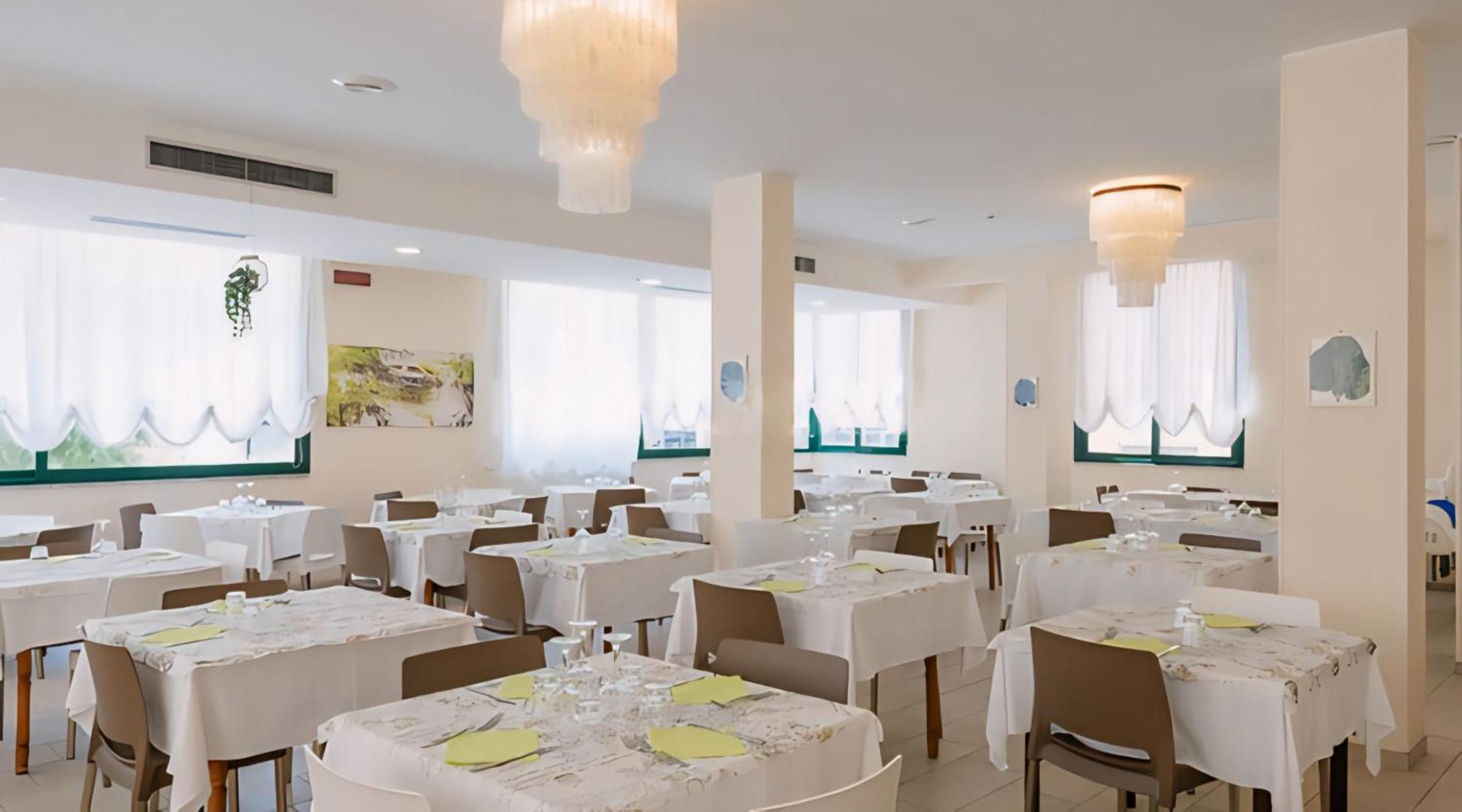 Hotel Baltic Misano Adriatico Buitenkant foto