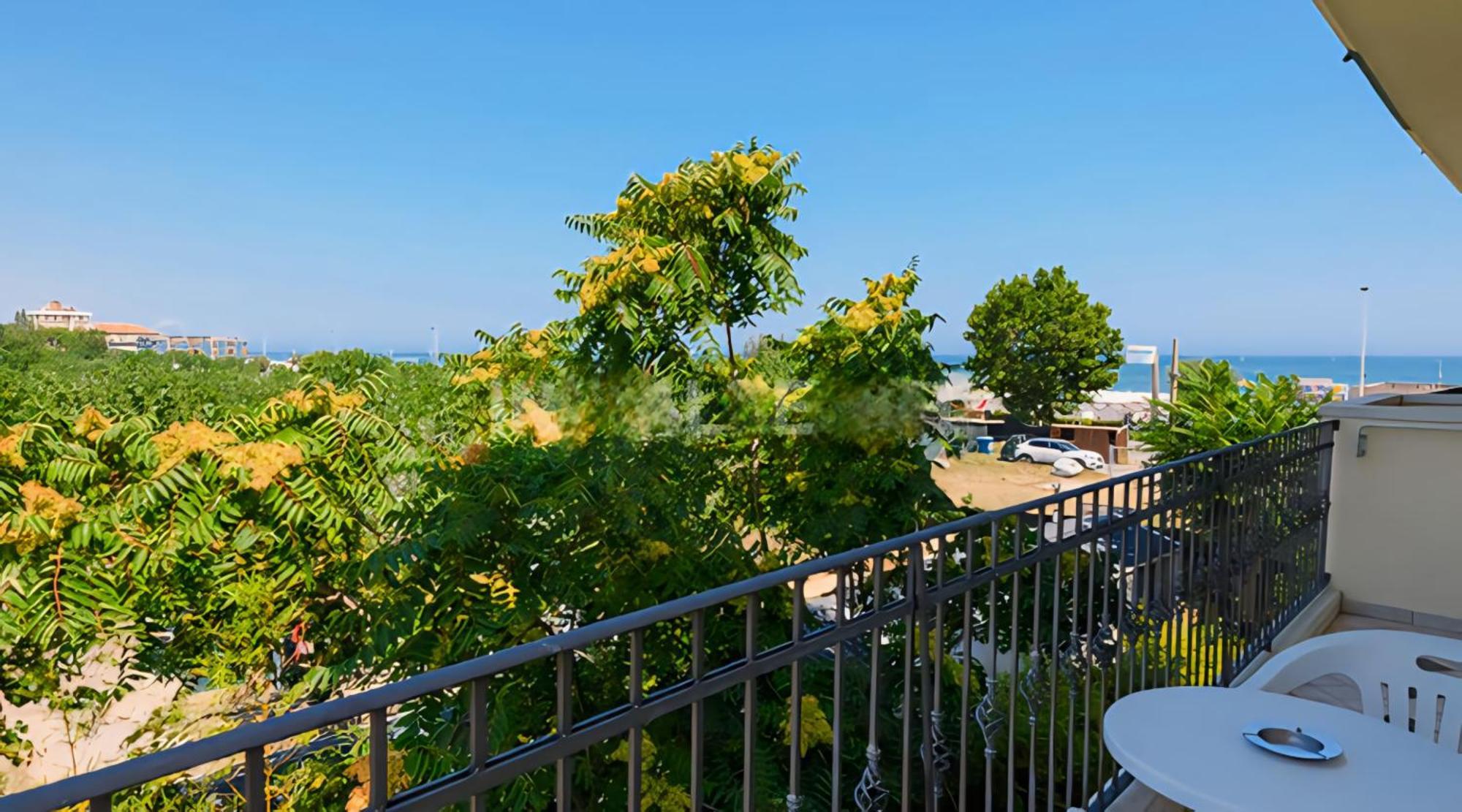 Hotel Baltic Misano Adriatico Buitenkant foto
