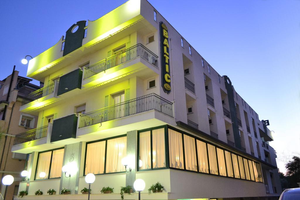 Hotel Baltic Misano Adriatico Buitenkant foto
