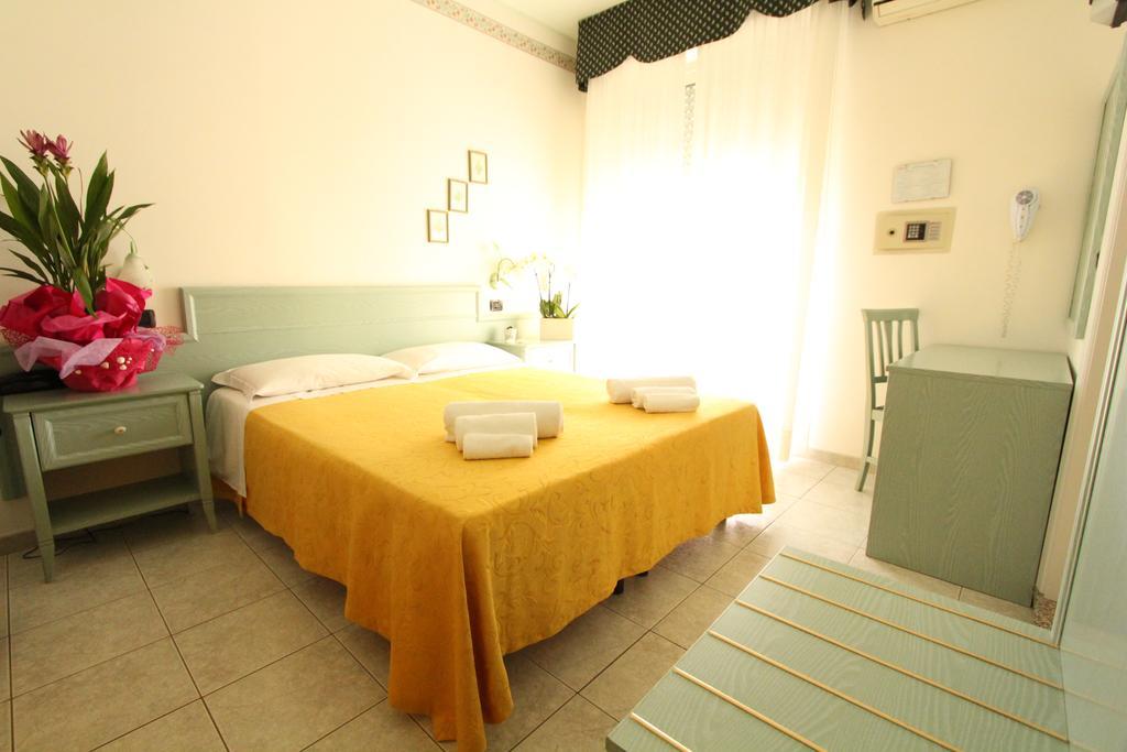 Hotel Baltic Misano Adriatico Buitenkant foto