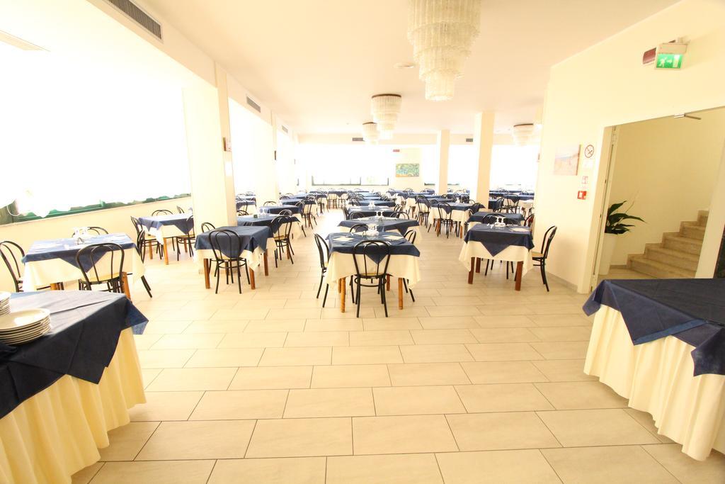Hotel Baltic Misano Adriatico Buitenkant foto