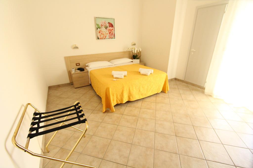 Hotel Baltic Misano Adriatico Buitenkant foto