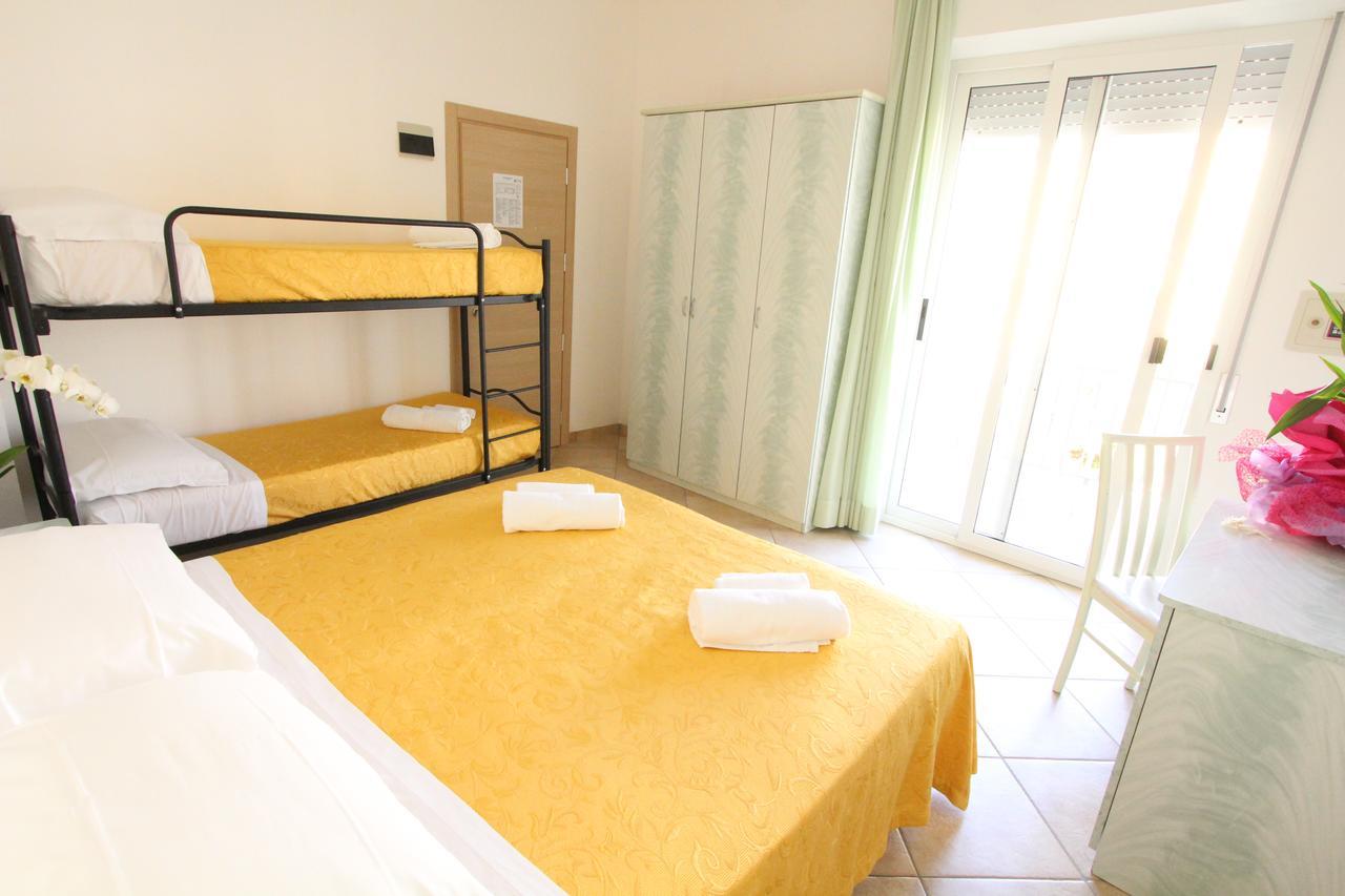 Hotel Baltic Misano Adriatico Buitenkant foto