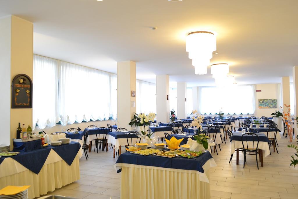 Hotel Baltic Misano Adriatico Buitenkant foto