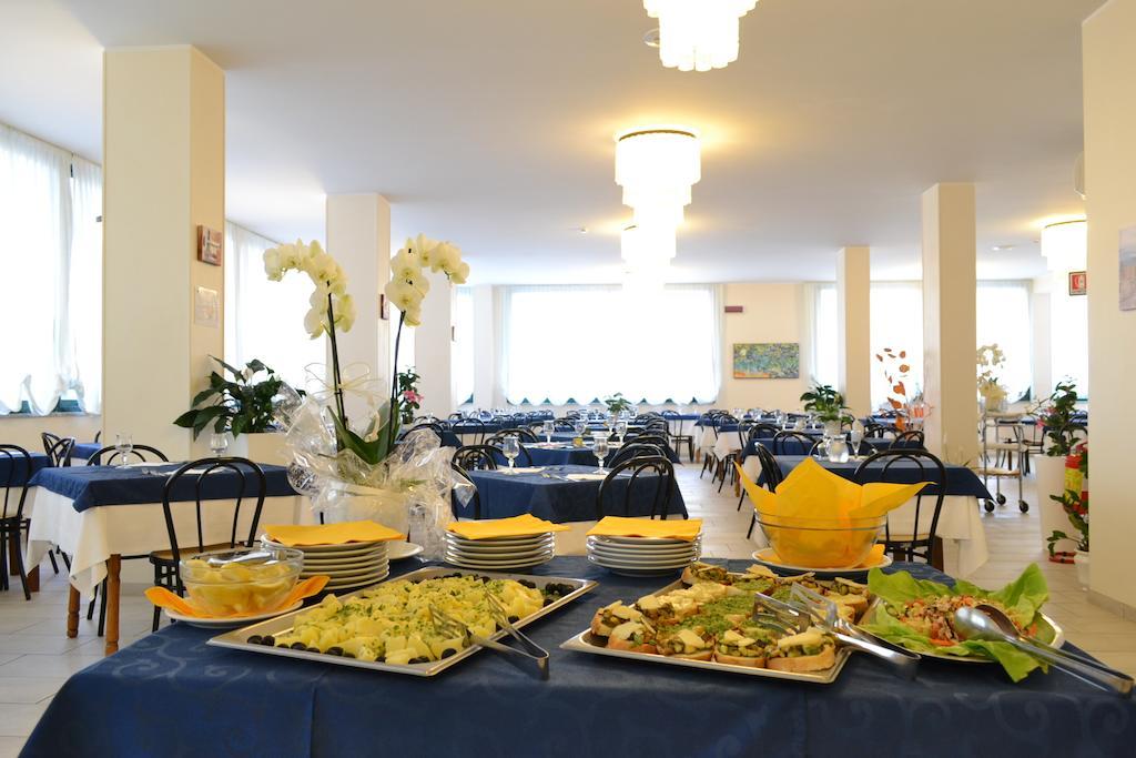 Hotel Baltic Misano Adriatico Buitenkant foto